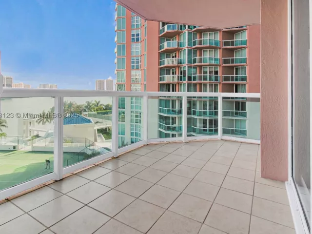 2-bedroom condo for sale in Aventura - 3370 Hidden Bay Dr 804 - MondialRealty