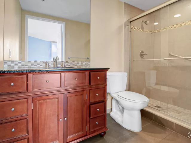 2-bedroom condo for sale in Aventura - 3370 Hidden Bay Dr 804 - MondialRealty