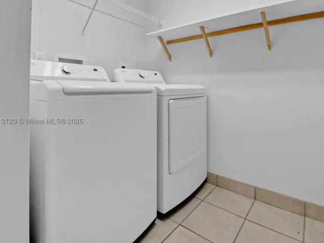 2-bedroom condo for sale in Aventura - 3370 Hidden Bay Dr 804 - MondialRealty