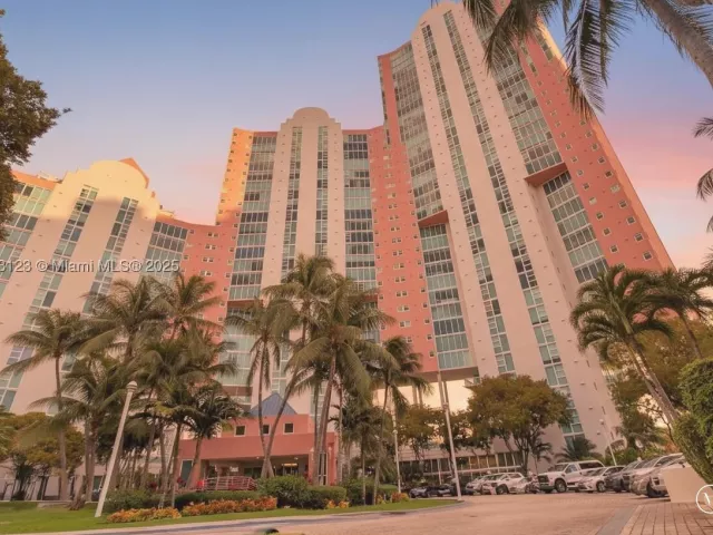 2-bedroom condo for sale in Aventura - 3370 Hidden Bay Dr 804 - MondialRealty