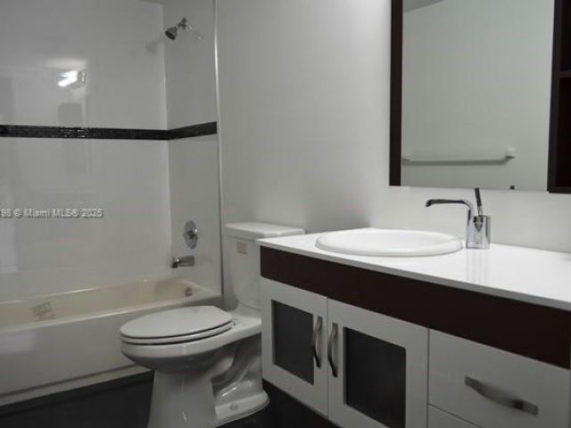 3-bedroom condo for sale in Sunny Isles Beach - 290 174th St M10 - MondialRealty