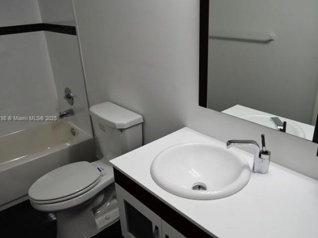 3-bedroom condo for sale in Sunny Isles Beach - 290 174th St M10 - MondialRealty