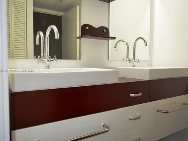 3-bedroom condo for sale in Sunny Isles Beach - 290 174th St M10 - MondialRealty