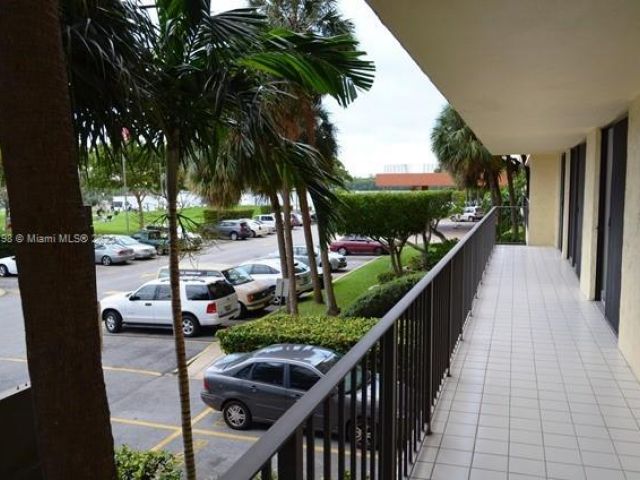 3-bedroom condo for sale in Sunny Isles Beach - 290 174th St M10 - MondialRealty