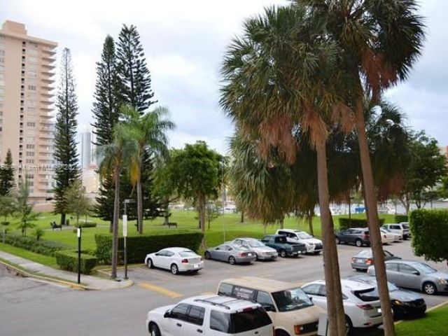 3-bedroom condo for sale in Sunny Isles Beach - 290 174th St M10 - MondialRealty