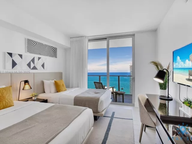 2-bedroom condo for sale in Hollywood -  - MondialRealty