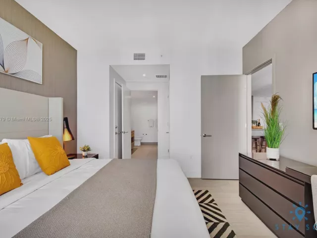 2-bedroom condo for sale in Hollywood -  - MondialRealty