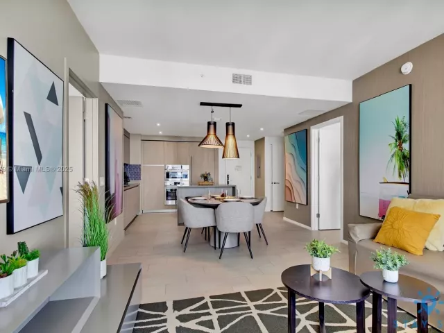 2-bedroom condo for sale in Hollywood -  - MondialRealty