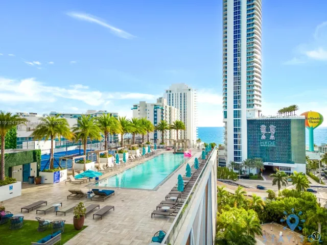 2-bedroom condo for sale in Hollywood -  - MondialRealty