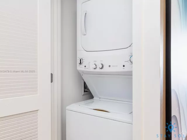 2-bedroom condo for sale in Hollywood -  - MondialRealty