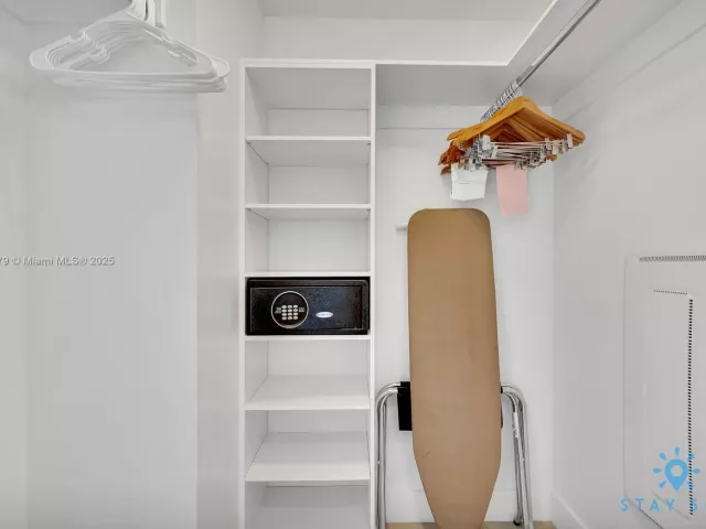 2-bedroom condo for sale in Hollywood -  - MondialRealty