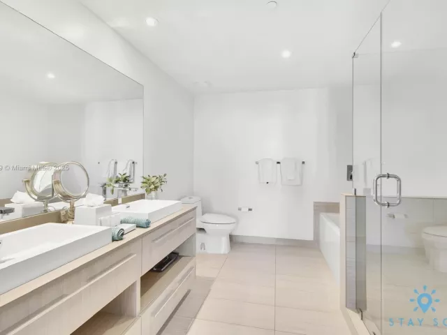 2-bedroom condo for sale in Hollywood -  - MondialRealty