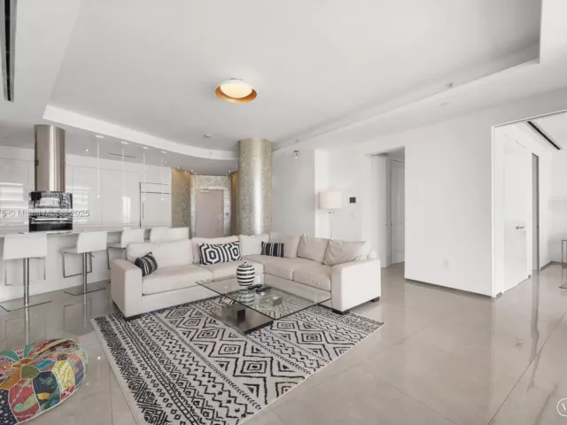 2-bedroom condo for sale in Miami Beach - 450 Alton Rd PH 4104 - MondialRealty