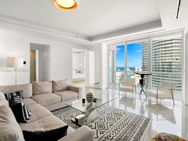 2-bedroom condo for sale in Miami Beach - 450 Alton Rd PH 4104 - MondialRealty