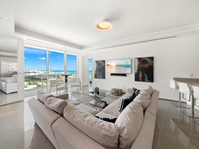 2-bedroom condo for sale in Miami Beach - 450 Alton Rd PH 4104 - MondialRealty