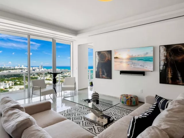 2-bedroom condo for sale in Miami Beach - 450 Alton Rd PH 4104 - MondialRealty
