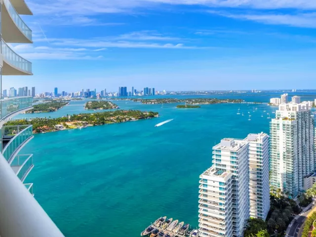 2-bedroom condo for sale in Miami Beach - 450 Alton Rd PH 4104 - MondialRealty