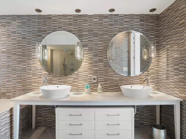 2-bedroom condo for sale in Miami Beach - 450 Alton Rd PH 4104 - MondialRealty