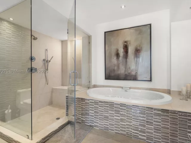 2-bedroom condo for sale in Miami Beach - 450 Alton Rd PH 4104 - MondialRealty