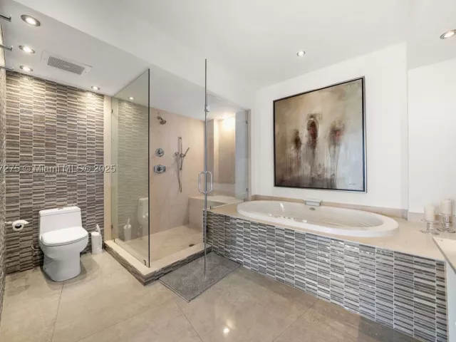 2-bedroom condo for sale in Miami Beach - 450 Alton Rd PH 4104 - MondialRealty