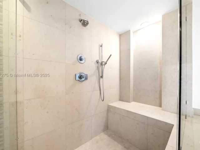 2-bedroom condo for sale in Miami Beach - 450 Alton Rd PH 4104 - MondialRealty