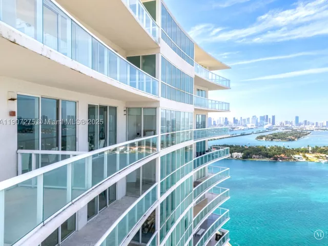 2-bedroom condo for sale in Miami Beach - 450 Alton Rd PH 4104 - MondialRealty