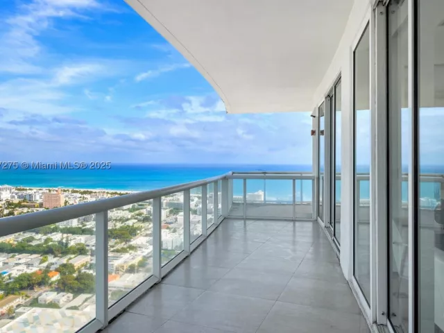 2-bedroom condo for sale in Miami Beach - 450 Alton Rd PH 4104 - MondialRealty