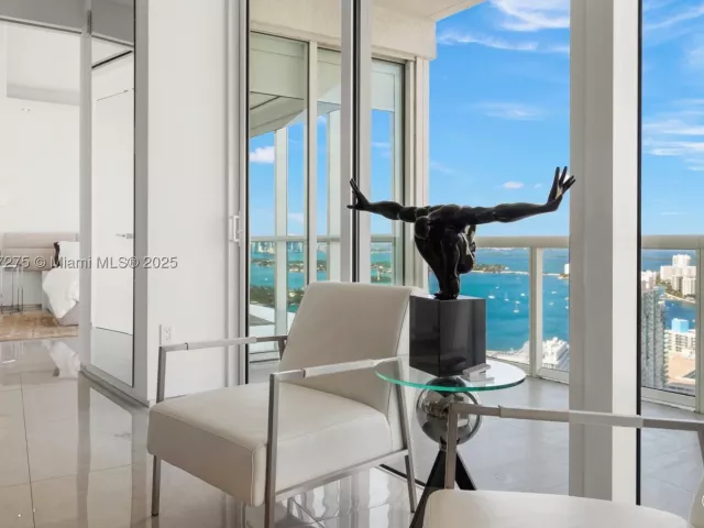 2-bedroom condo for sale in Miami Beach - 450 Alton Rd PH 4104 - MondialRealty