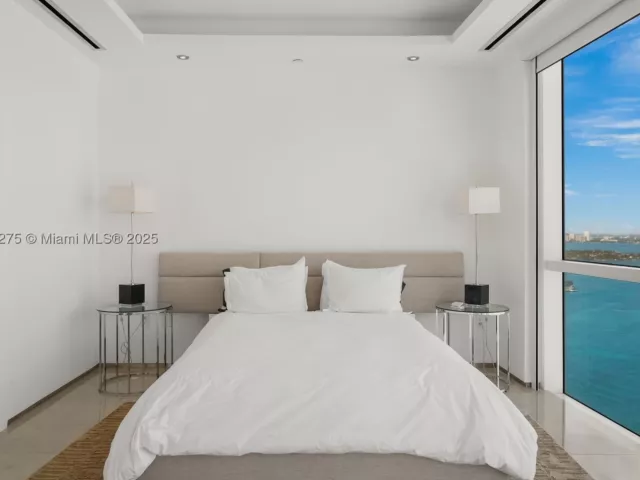 2-bedroom condo for sale in Miami Beach - 450 Alton Rd PH 4104 - MondialRealty