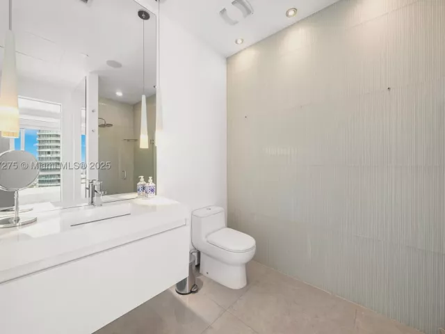 2-bedroom condo for sale in Miami Beach - 450 Alton Rd PH 4104 - MondialRealty