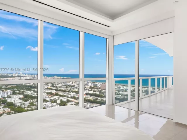 2-bedroom condo for sale in Miami Beach - 450 Alton Rd PH 4104 - MondialRealty