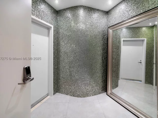 2-bedroom condo for sale in Miami Beach - 450 Alton Rd PH 4104 - MondialRealty