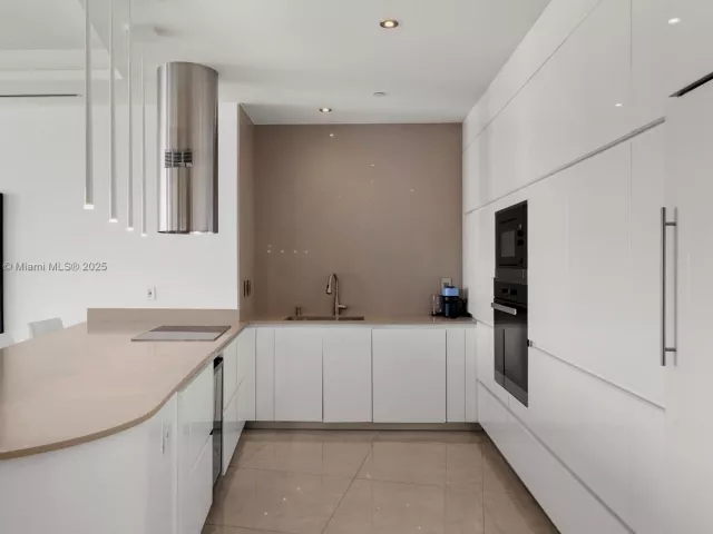 2-bedroom condo for sale in Miami Beach - 450 Alton Rd PH 4104 - MondialRealty