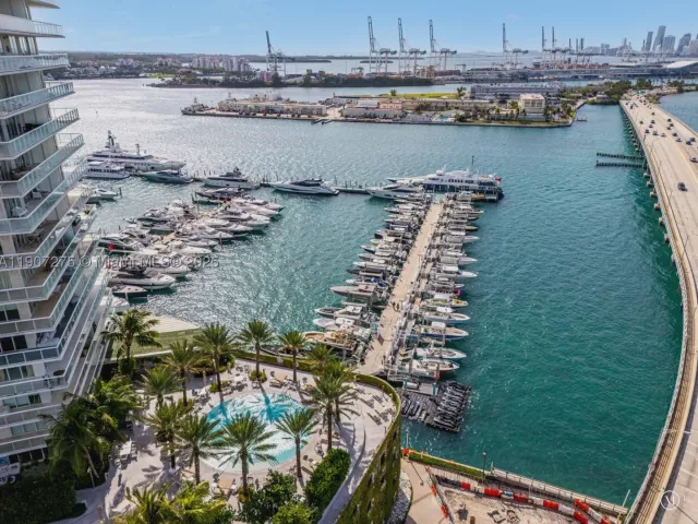 2-bedroom condo for sale in Miami Beach - 450 Alton Rd PH 4104 - MondialRealty