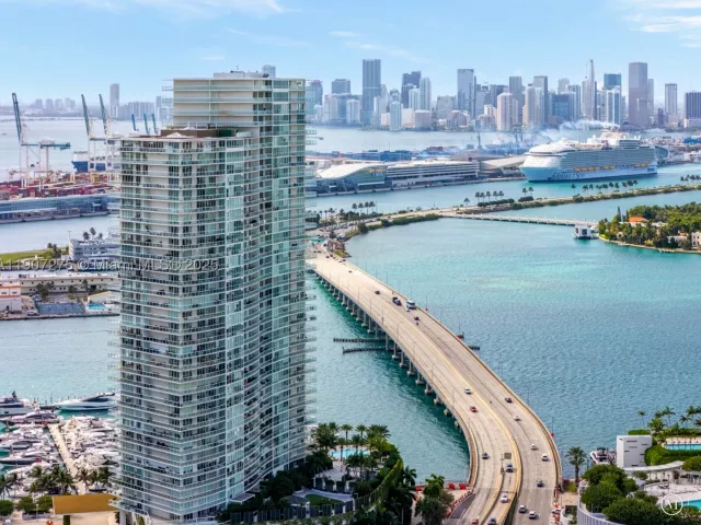 2-bedroom condo for sale in Miami Beach - 450 Alton Rd PH 4104 - MondialRealty