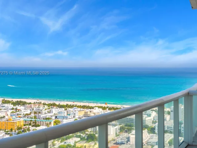 2-bedroom condo for sale in Miami Beach - 450 Alton Rd PH 4104 - MondialRealty