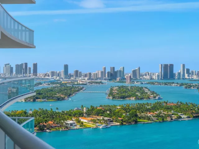 2-bedroom condo for sale in Miami Beach - 450 Alton Rd PH 4104 - MondialRealty