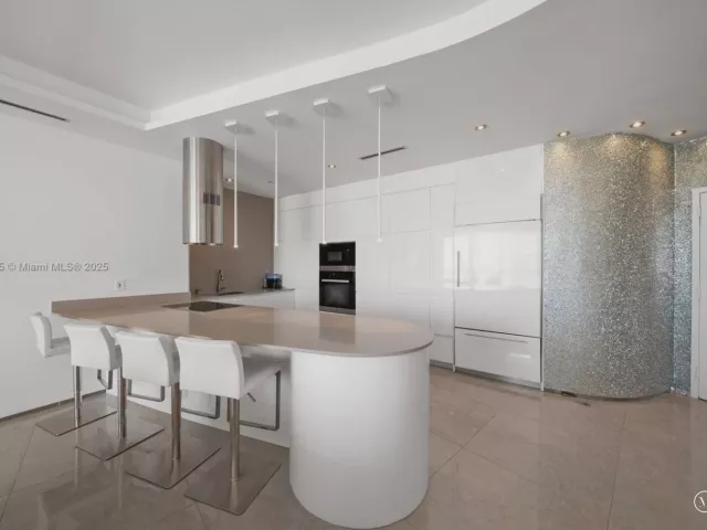 2-bedroom condo for sale in Miami Beach - 450 Alton Rd PH 4104 - MondialRealty