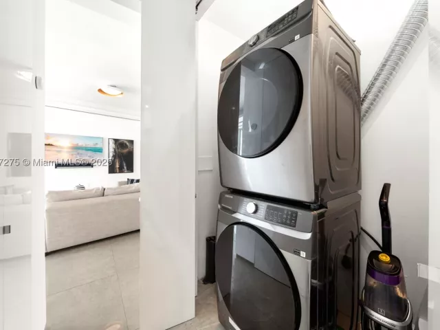 2-bedroom condo for sale in Miami Beach - 450 Alton Rd PH 4104 - MondialRealty