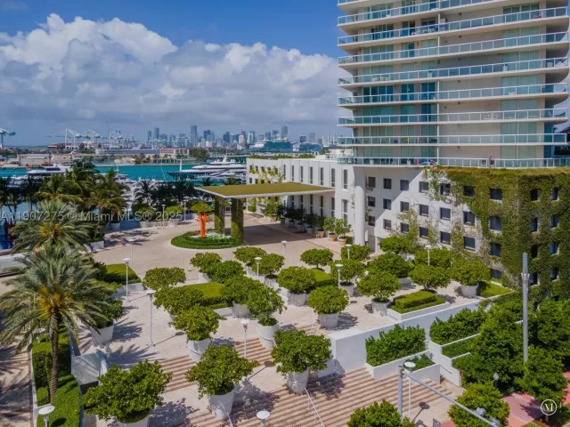 2-bedroom condo for sale in Miami Beach - 450 Alton Rd PH 4104 - MondialRealty