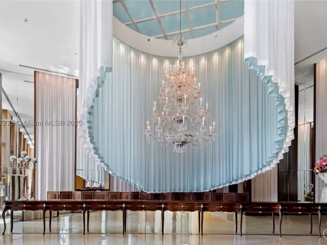 2-bedroom condo for sale in Miami Beach - 450 Alton Rd PH 4104 - MondialRealty