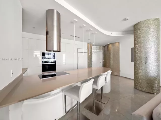 2-bedroom condo for sale in Miami Beach - 450 Alton Rd PH 4104 - MondialRealty