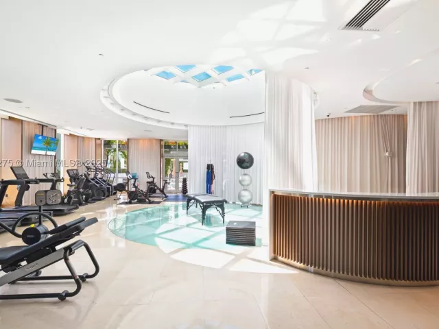 2-bedroom condo for sale in Miami Beach - 450 Alton Rd PH 4104 - MondialRealty