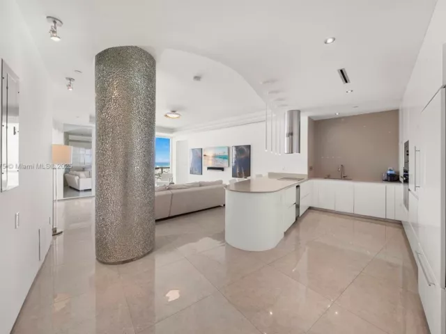 2-bedroom condo for sale in Miami Beach - 450 Alton Rd PH 4104 - MondialRealty