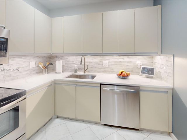 2-bedroom condo for sale in Hallandale Beach - 2500 PARKVIEW DR 507 - MondialRealty