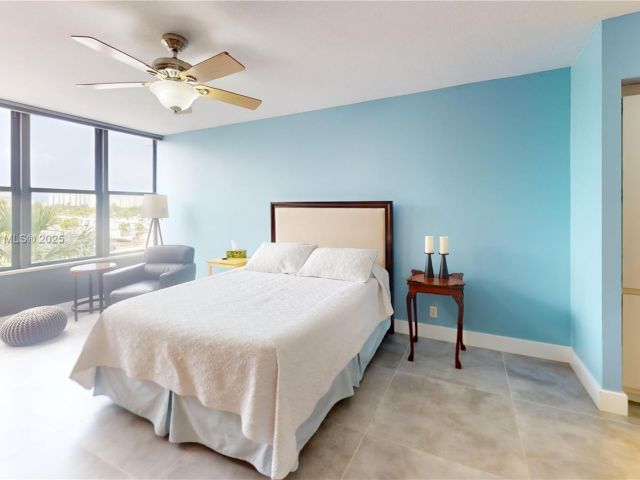 2-bedroom condo for sale in Hallandale Beach - 2500 PARKVIEW DR 507 - MondialRealty