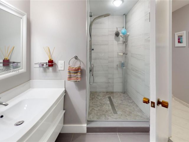 2-bedroom condo for sale in Hallandale Beach - 2500 PARKVIEW DR 507 - MondialRealty