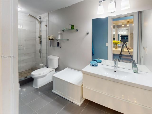 2-bedroom condo for sale in Hallandale Beach - 2500 PARKVIEW DR 507 - MondialRealty