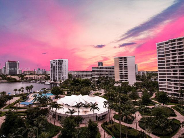 2-bedroom condo for sale in Hallandale Beach - 2500 PARKVIEW DR 507 - MondialRealty