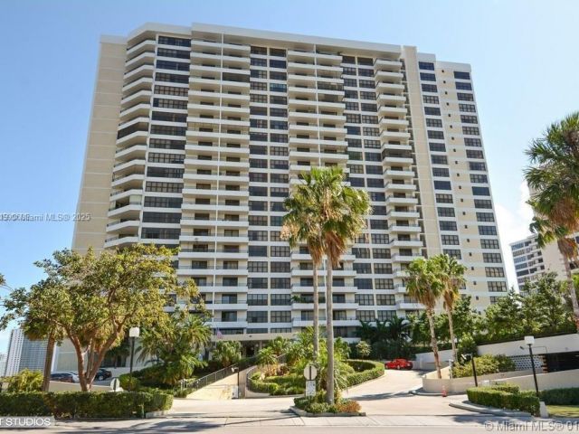 2-bedroom condo for sale in Hallandale Beach - 2500 PARKVIEW DR 507 - MondialRealty